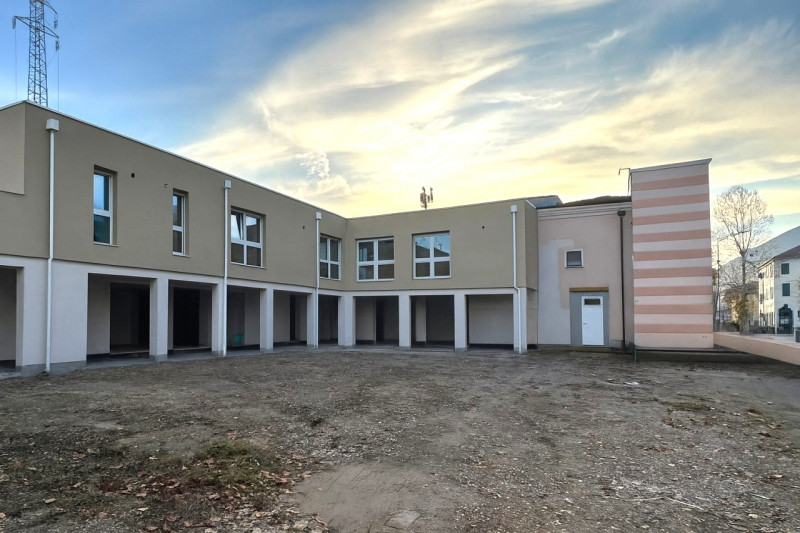 Bresseo di Teolo (PD):

In pieno centro paese, in zona di forte passaggio proponiamo negozio sito...