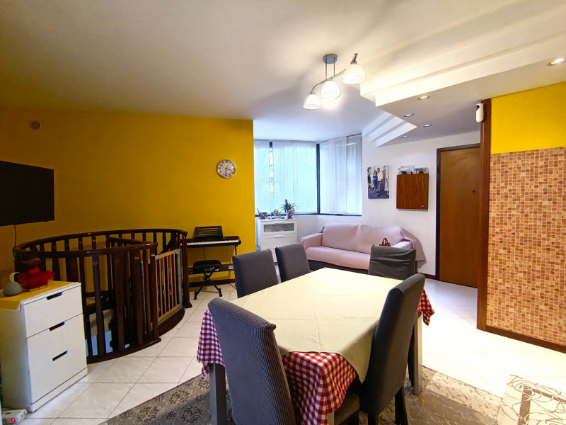 RIf. RCJ180
In località Roncajette di Ponte San Nicolò proponiamo in vendita un curato trilocale ...