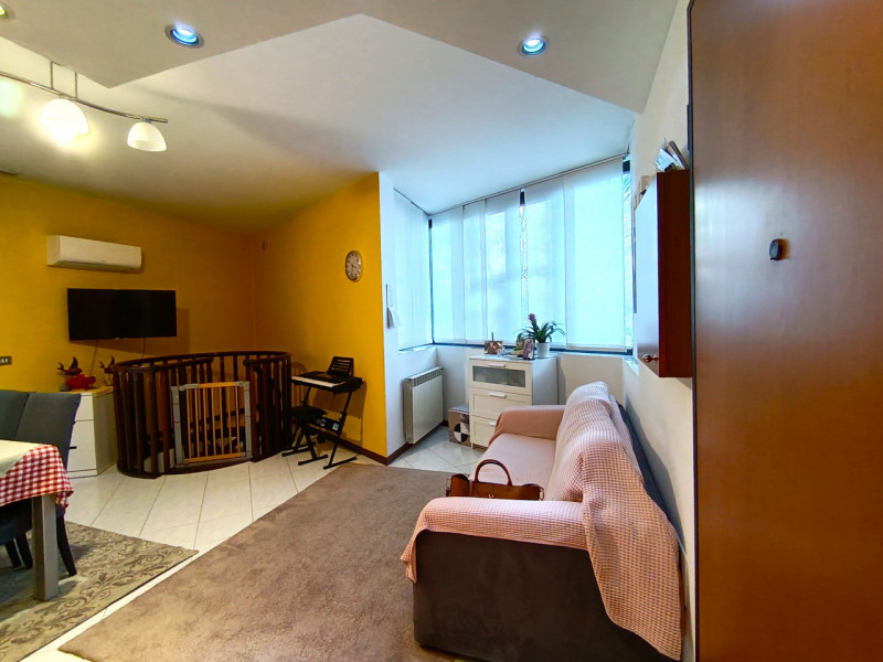 RIf. PSN180
In località Roncajette di Ponte San Nicolò proponiamo in vendita un curato trilocale ...