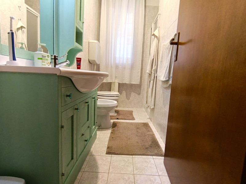 RIf. PSN180
In località Roncajette di Ponte San Nicolò proponiamo in vendita un curato trilocale ...