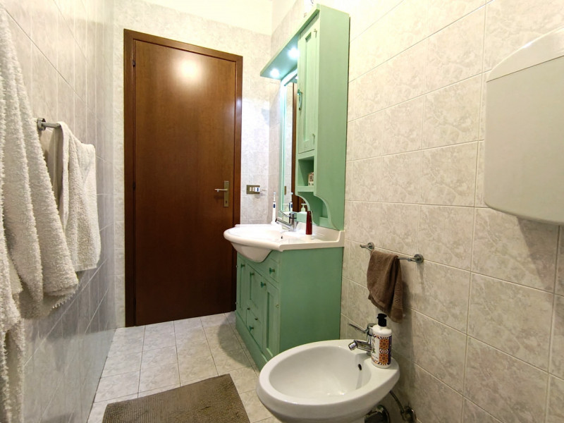 RIf. PSN180
In località Roncajette di Ponte San Nicolò proponiamo in vendita un curato trilocale ...