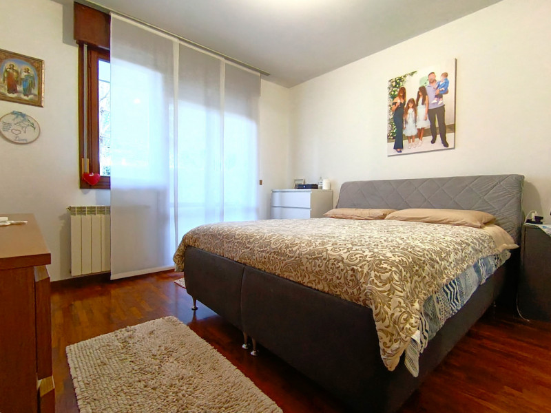 RIf. RCJ180
In località Roncajette di Ponte San Nicolò proponiamo in vendita un curato trilocale ...