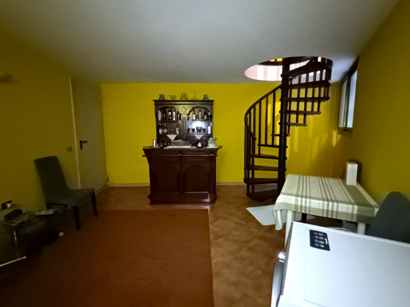 RIf. RCJ180
In località Roncajette di Ponte San Nicolò proponiamo in vendita un curato trilocale ...