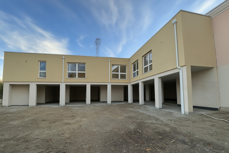 Bresseo di Teolo (PD):

In pieno centro paese, in zona di forte passaggio proponiamo negozio VETR...