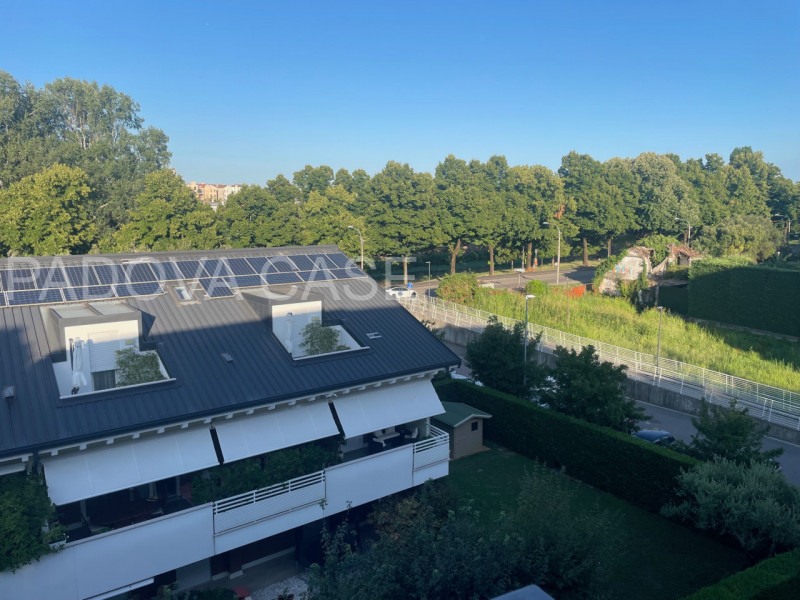 Nel cuore dell’esclusivo quartiere Sacra Famiglia a Padova, proponiamo un elegante appartamento a...