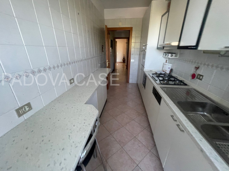 Nel cuore dell’esclusivo quartiere Sacra Famiglia a Padova, proponiamo un elegante appartamento a...