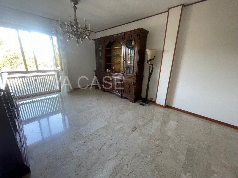 Nel cuore dell’esclusivo quartiere Sacra Famiglia a Padova, proponiamo un elegante appartamento a...