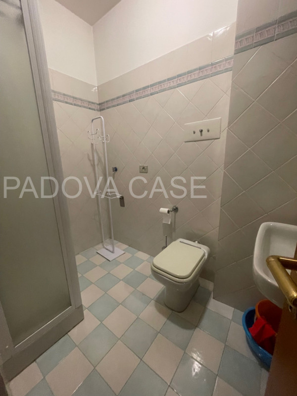 Nel cuore dell’esclusivo quartiere Sacra Famiglia a Padova, proponiamo un elegante appartamento a...