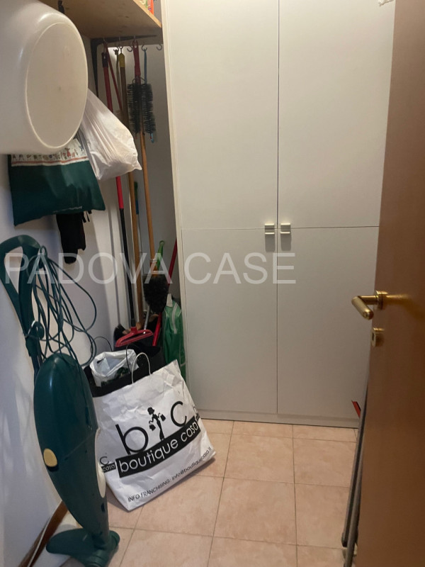 Nel cuore dell’esclusivo quartiere Sacra Famiglia a Padova, proponiamo un elegante appartamento a...