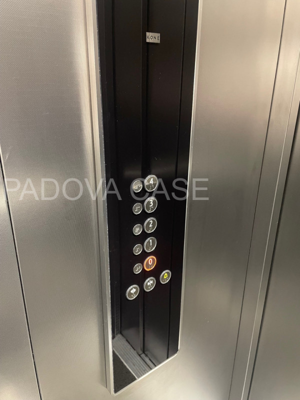 Nel cuore dell’esclusivo quartiere Sacra Famiglia a Padova, proponiamo un elegante appartamento a...