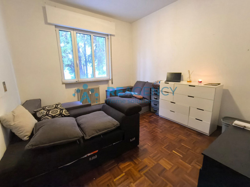 Scopri questo incantevole appartamento quadrilocale situato nel ricercatissimo quartiere di Sant'...