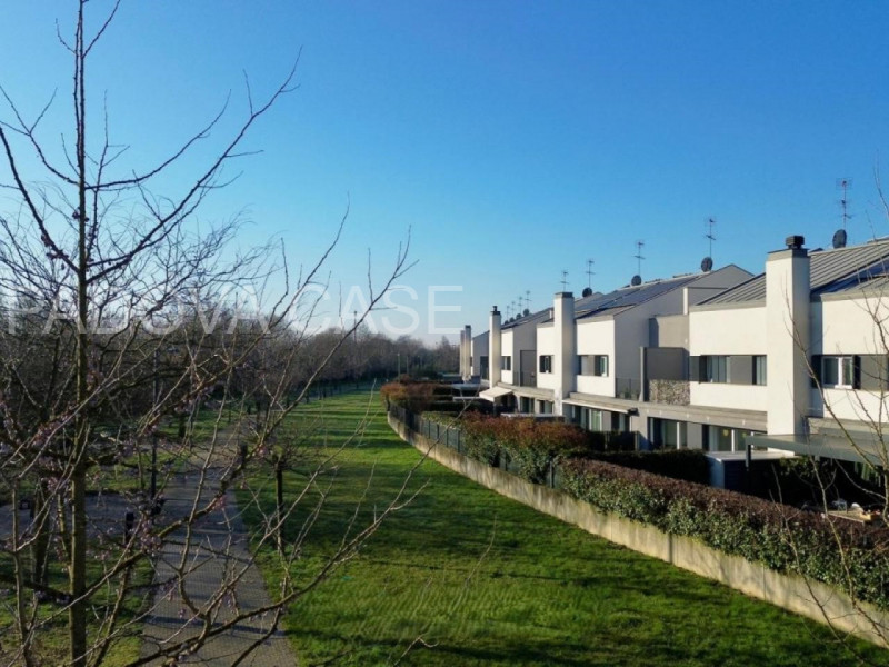 CHIESANUOVA – Elegante porzione di casa a schiera in classe B, contesto signorile e riservato

In...