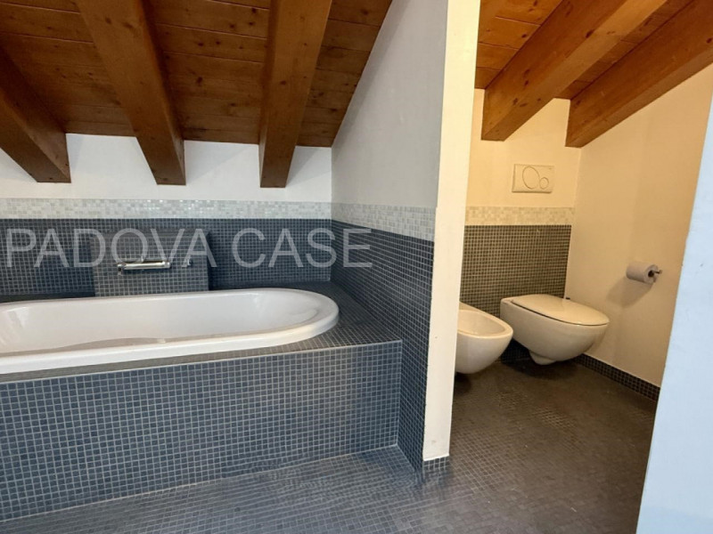 CHIESANUOVA – Elegante porzione di casa a schiera in classe B, contesto signorile e riservato

In...