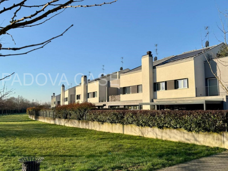 CHIESANUOVA – Elegante porzione di casa a schiera in classe B, contesto signorile e riservato

In...