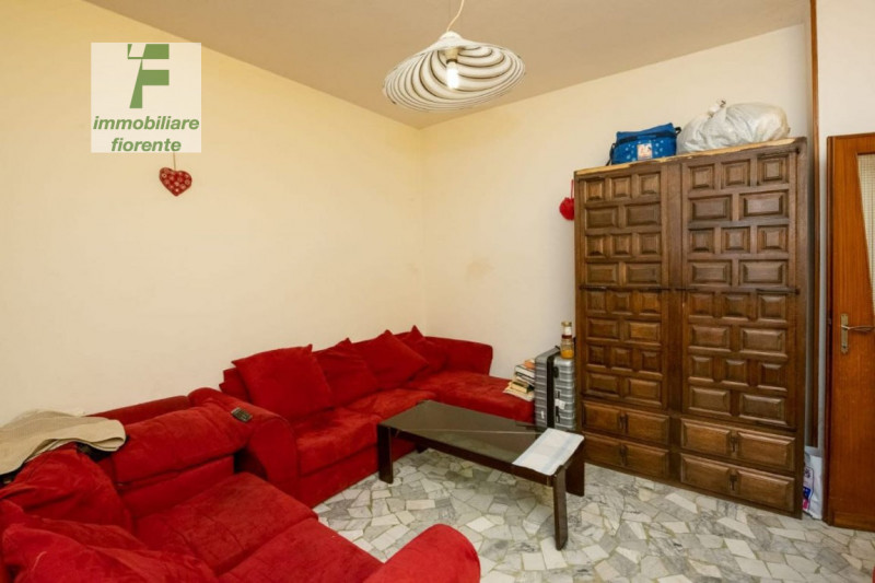 COMODO AL CENTRO CITTA'...IN PICCOLA PALAZZINA DI SOLE 4 UNITA'..APPARTAMENTO DI MQ 90...AL 2° ED...