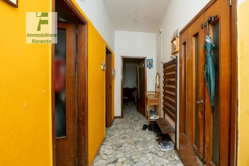 COMODO AL CENTRO CITTA'...IN PICCOLA PALAZZINA DI SOLE 4 UNITA'..APPARTAMENTO DI MQ 90...AL 2° ED...