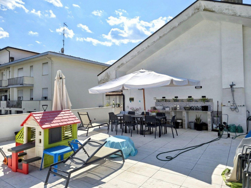 Quest’immobile viene venduto tramite asta online.

Porzione di bifamiliare, sita in Abano Terme (...