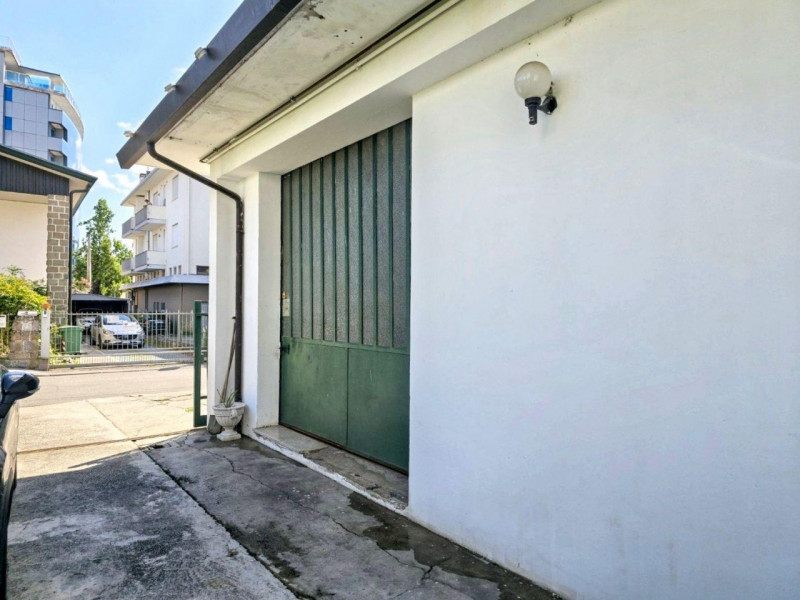 Quest’immobile viene venduto tramite asta online.

Porzione di bifamiliare, sita in Abano Terme (...