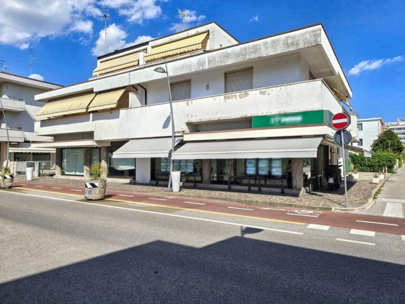 Quest’immobile viene venduto tramite asta online.

Porzione di bifamiliare, sita in Abano Terme (...