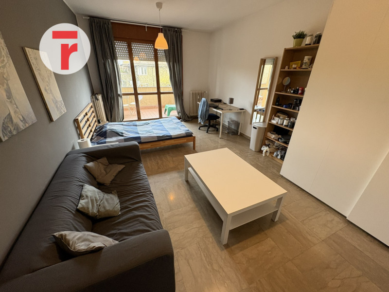 In condominio realizzato con criteri signorili e accurati, appartamento inserito in un contesto p...