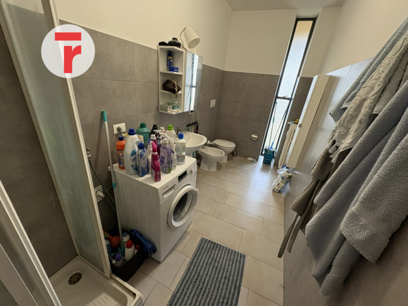 In condominio realizzato con criteri signorili e accurati, appartamento inserito in un contesto p...