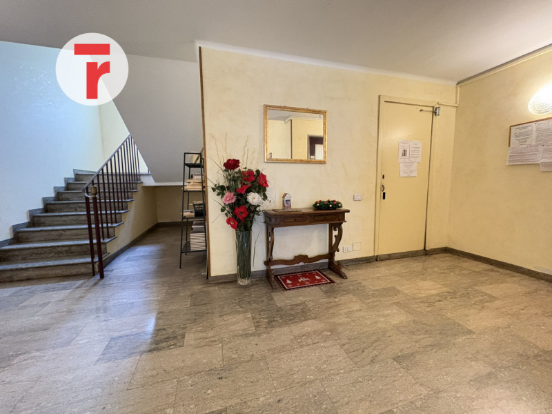 In condominio realizzato con criteri signorili e accurati, appartamento inserito in un contesto p...