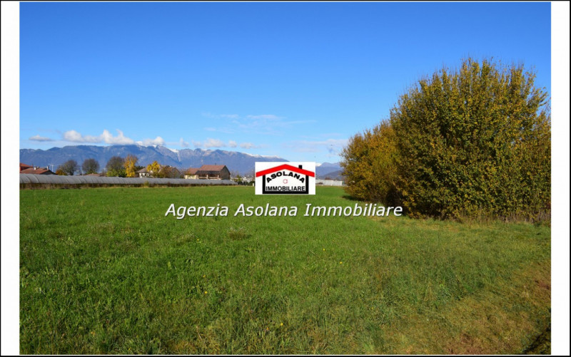 Vendesi terreno fronte strada principale di forte passaggio ed autostrada. Il terreno il terreno ...