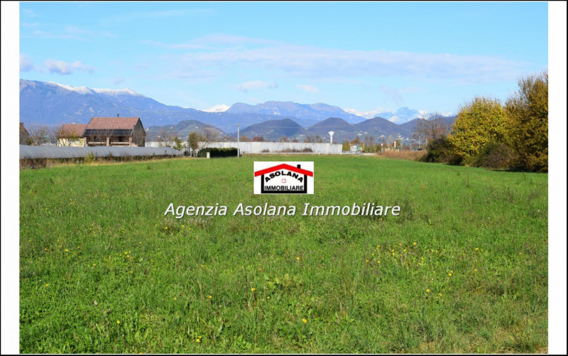 Vendesi terreno fronte strada principale di forte passaggio ed autostrada. Il terreno il terreno ...