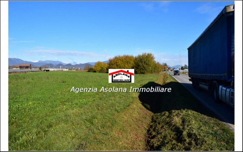 Vendesi terreno fronte strada principale di forte passaggio ed autostrada. Il terreno il terreno ...