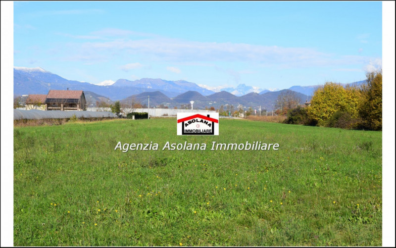 Vendesi terreno fronte strada principale di forte passaggio ed autostrada. Il terreno il terreno ...