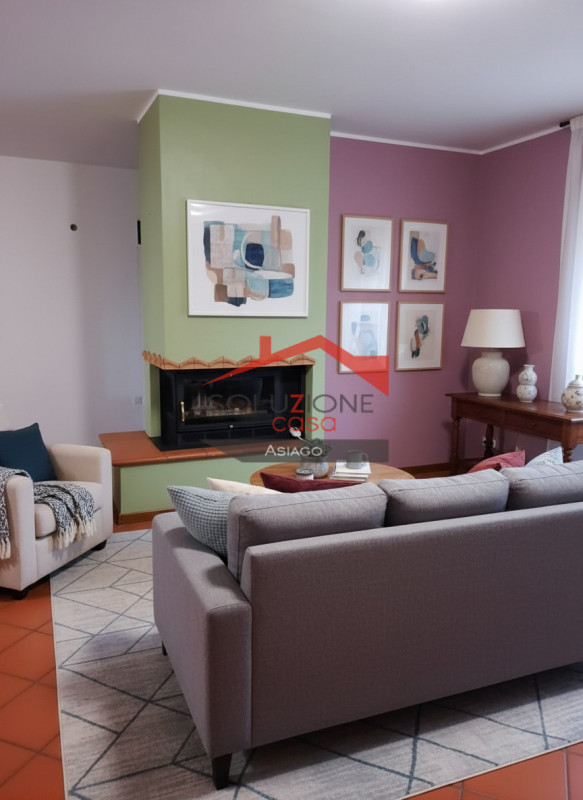 Scopri questa straordinaria opportunità d'acquisto a Montecchio Maggiore, situata in zona tranqui...