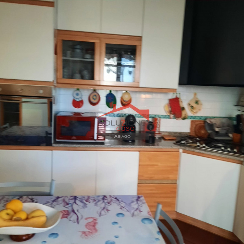 Scopri questa straordinaria opportunità d'acquisto a Montecchio Maggiore, situata in zona tranqui...