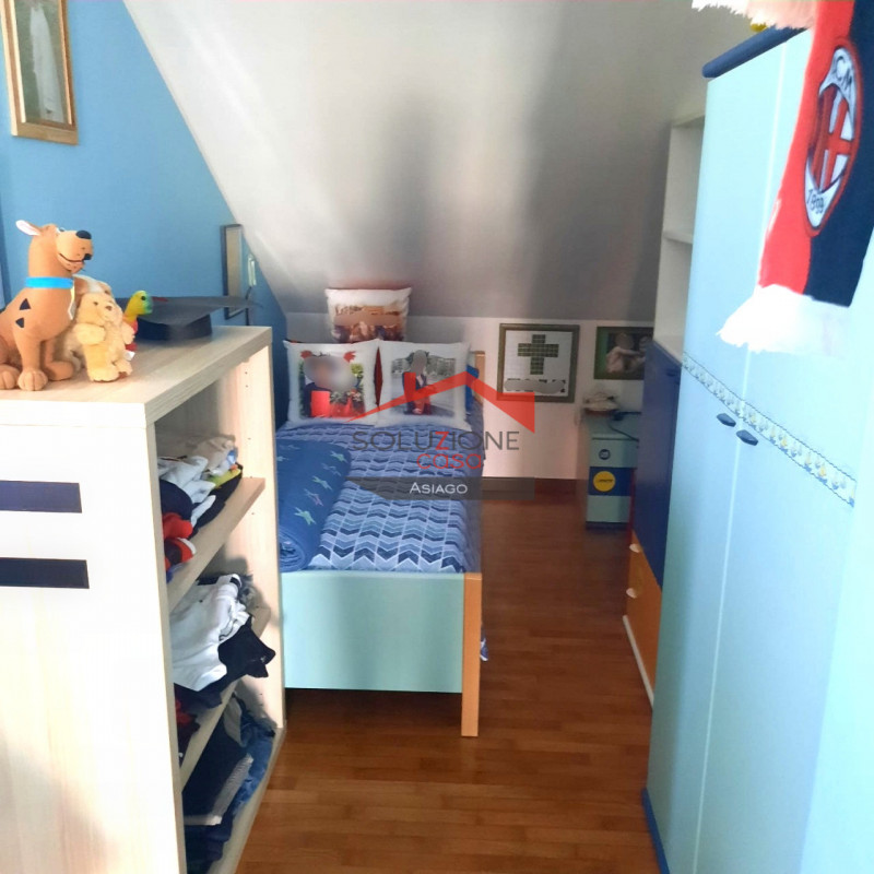 Scopri questa straordinaria opportunità d'acquisto a Montecchio Maggiore, situata in zona tranqui...