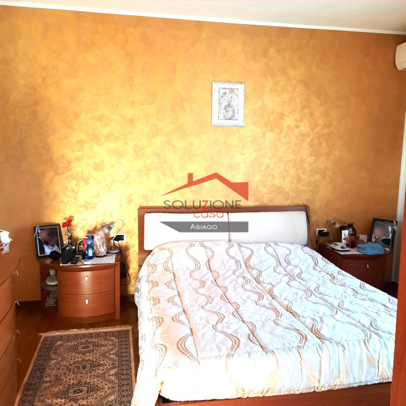 Scopri questa straordinaria opportunità d'acquisto a Montecchio Maggiore, situata in zona tranqui...