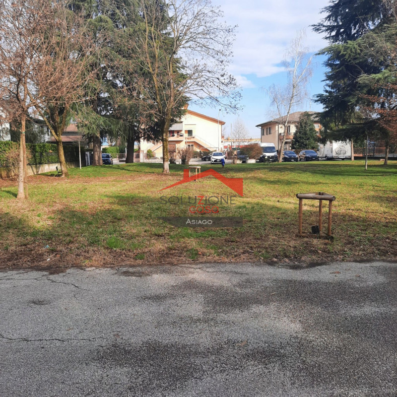 Scopri questa straordinaria opportunità d'acquisto a Montecchio Maggiore, situata in zona tranqui...