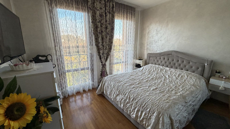 Proponiamo in vendita un ampio e luminoso appartamento quadrilocale situato al secondo piano di u...