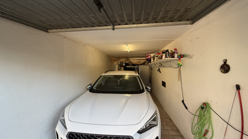 Proponiamo in vendita un ampio e luminoso appartamento quadrilocale situato al secondo piano di u...