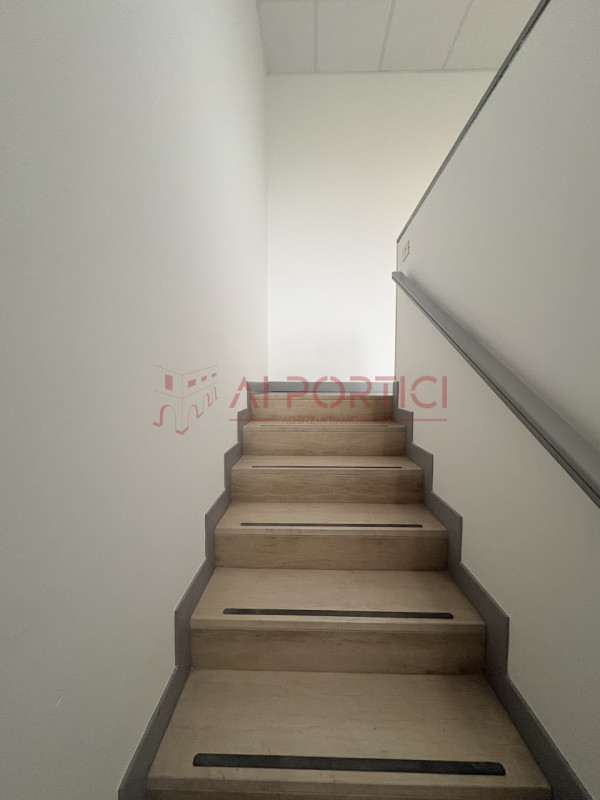 Comune di SANT'ANGELO DI PIOVE DI SACCO – Lungo la strada statale 516 - NEGOZIO fronte strada di ...