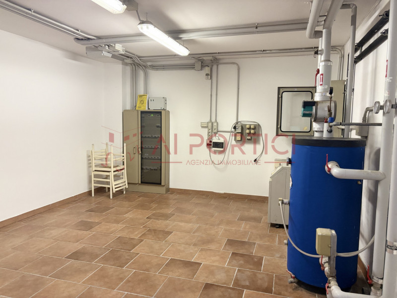 Comune di SANT'ANGELO DI PIOVE DI SACCO – Lungo la strada statale 516 - NEGOZIO fronte strada di ...