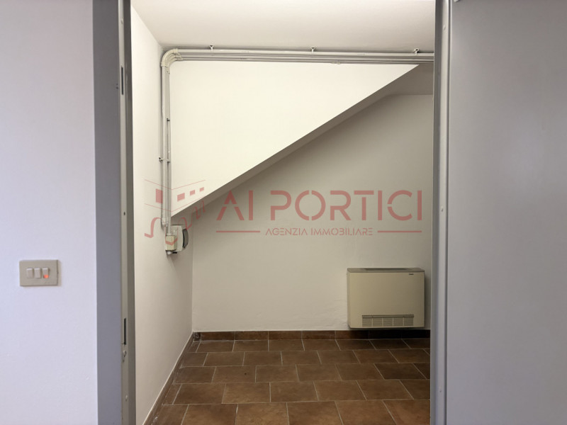 Comune di SANT'ANGELO DI PIOVE DI SACCO – Lungo la strada statale 516 - NEGOZIO fronte strada di ...