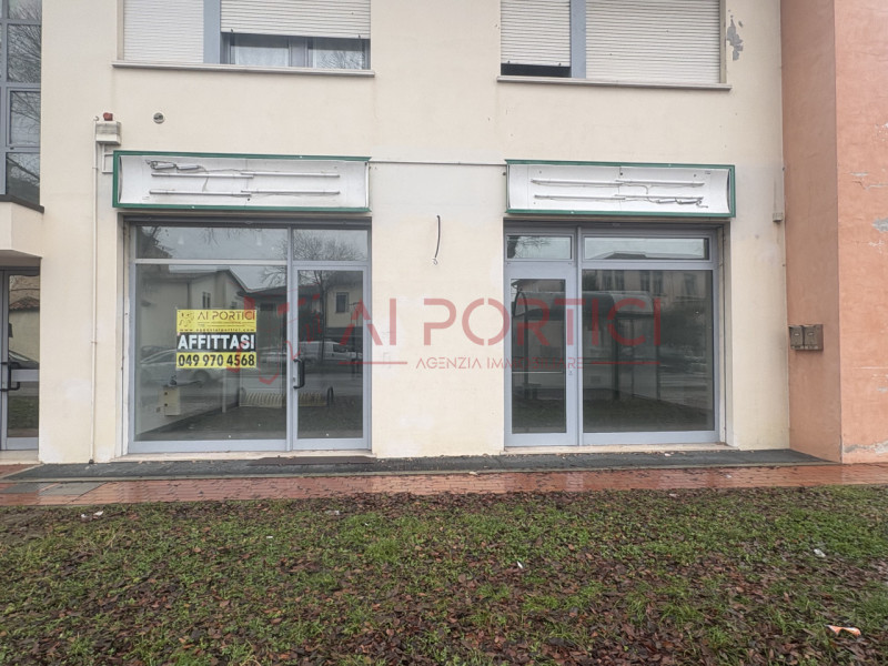 Comune di SANT'ANGELO DI PIOVE DI SACCO – Lungo la strada statale 516 - NEGOZIO fronte strada di ...