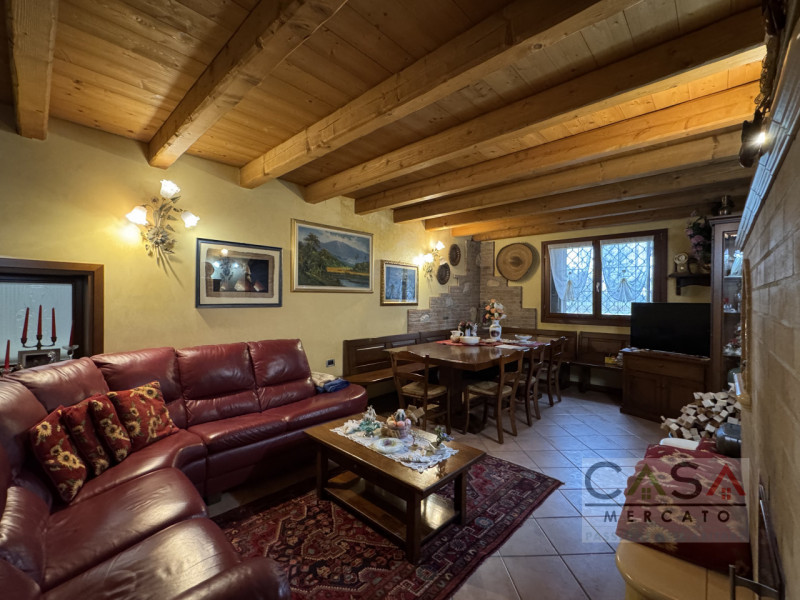 A Gaiarine, in Via Salvatoizza, proponiamo in vendita una splendida porzione di villa bifamiliare...