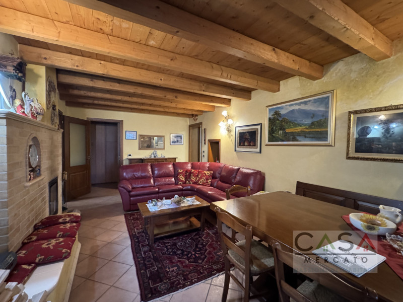 A Gaiarine, in Via Salvatoizza, proponiamo in vendita una splendida porzione di villa bifamiliare...