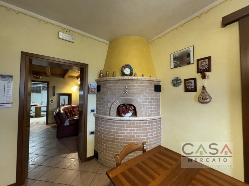 A Gaiarine, in Via Salvatoizza, proponiamo in vendita una splendida porzione di villa bifamiliare...