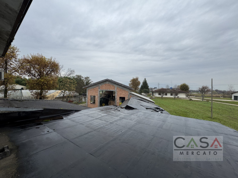 A Gaiarine, in Via Salvatoizza, proponiamo in vendita una splendida porzione di villa bifamiliare...