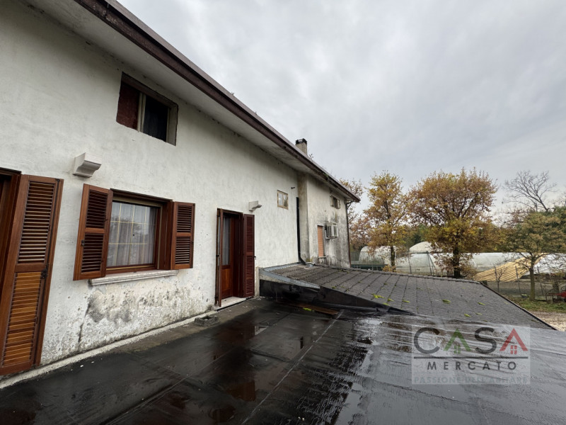 A Gaiarine, in Via Salvatoizza, proponiamo in vendita una splendida porzione di villa bifamiliare...