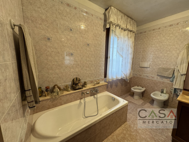 A Gaiarine, in Via Salvatoizza, proponiamo in vendita una splendida porzione di villa bifamiliare...