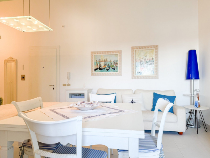 (Per INFO Giovanni 3888920530) NOSTRA ESCLUSIVA! Nel cuore pulsante di Lido di Jesolo, nella pres...