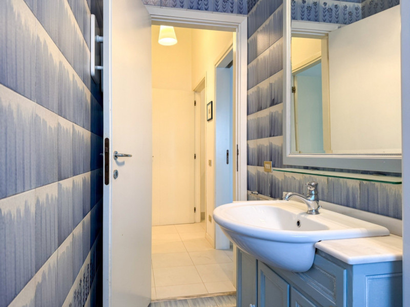 (Per INFO Giovanni 3888920530) NOSTRA ESCLUSIVA! Nel cuore pulsante di Lido di Jesolo, nella pres...