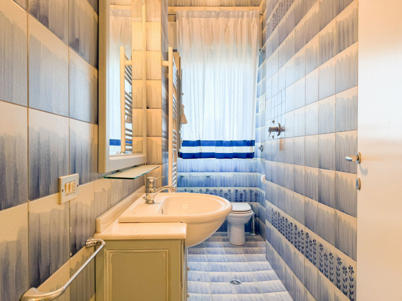 (Per INFO Giovanni 3888920530) NOSTRA ESCLUSIVA! Nel cuore pulsante di Lido di Jesolo, nella pres...